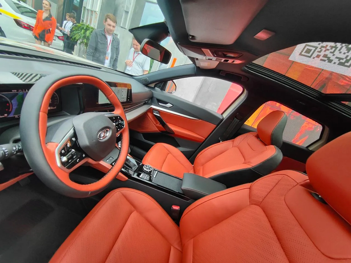 Lada Azimut 2026 — цена от 2,2 млн рублей, фото салона. Фото © Telegram / No Limits