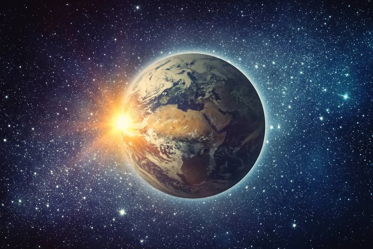 Вселенная, а вместе с ней и Земля как бы замедляются. Фото © Shutterstock / FOTODOM / Triff