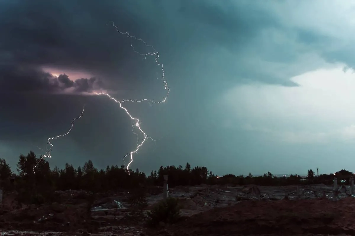 Прогнозы синоптиков на последние числа июня совсем не радуют. Фото © Shutterstock / FOTODOM / Cheshir.002