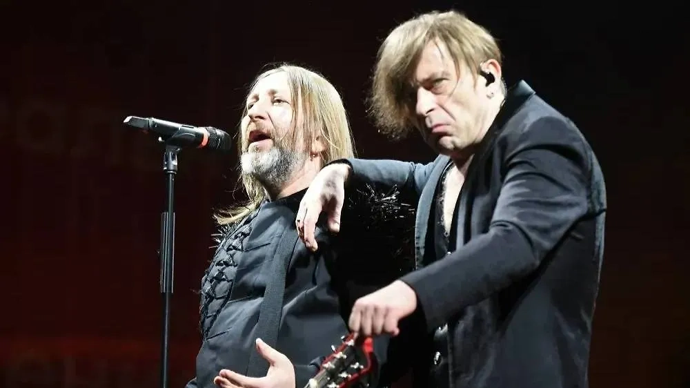 Концерты Би-2 обычно отличаются театральностью. Фото © РИА «Новости» / Максим Богодвид