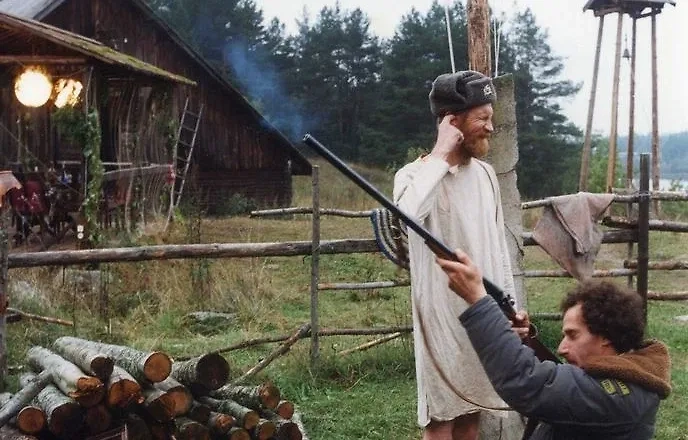 «Особенности национальной охоты» — фильм, который воспитал поколения. Фото © Кадр из фильма «Особенности национальной охоты», режиссёр Александр Рогожкин, сценарист Александр Рогожкин / Kinopoisk