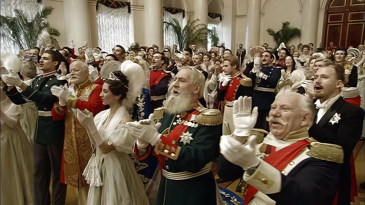 «Русский ковчег» был снят невероятным способом, который требовал от актёров большого профессионализма.  Фото © Кадр из фильма «Русский ковчег», режиссёр Александр Сокуров, сценарист Борис Хаимский и др. / Kinopoisk