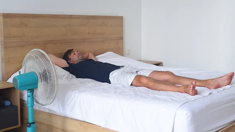 Как наладить сон в жару: практические советы экспертов. Фото © Shutterstock / FOTODOM / Tanya_Terekhina
