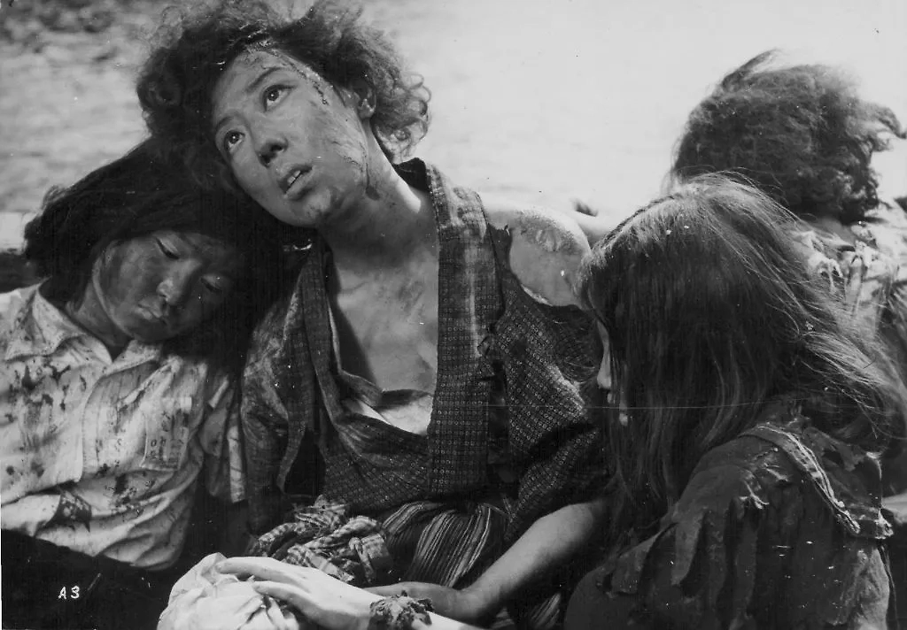 Один из немногих шансов спастись от атомного взрыва — прыжок в воду. Но вода тоже заражена частицами, которые вызывают лучевую болезнь. Фото © Gettyimages / 
FPG