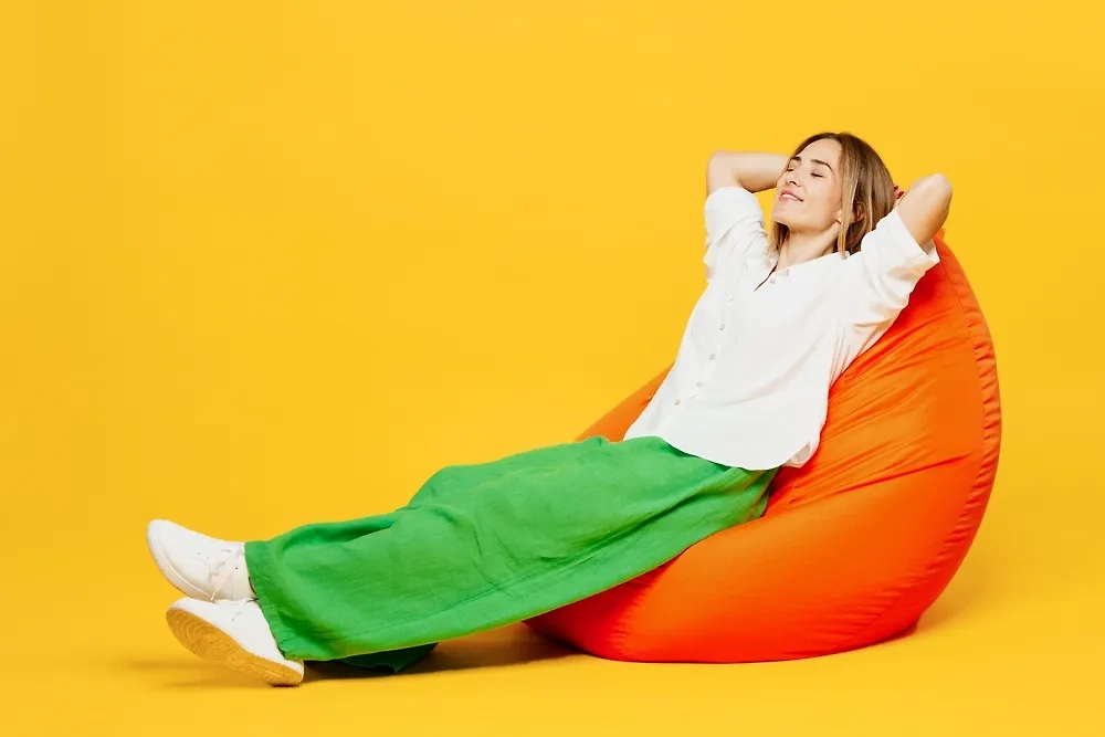 Кресло-мешок будет хорошим подарком для выпускника. Фото © Shutterstock / FOTODOM / ViDI Studio