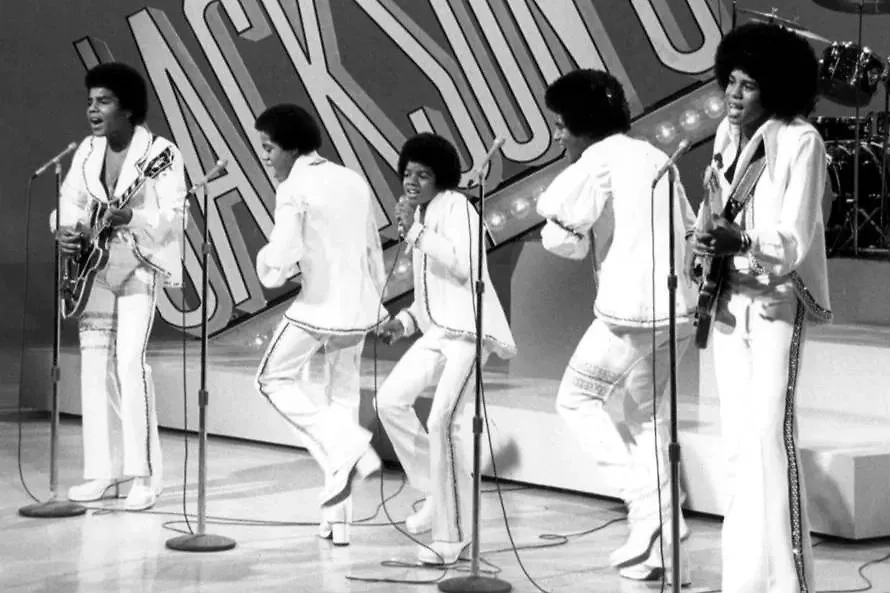 Квинтет The Jackson 5. Майкл — в середине. Фото © Wikipedia / CBS Television.