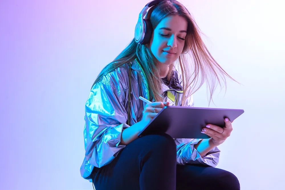 Ноутбук или планшет пригодятся любому выпускнику. Фото © Shutterstock / FOTODOM / Geobor