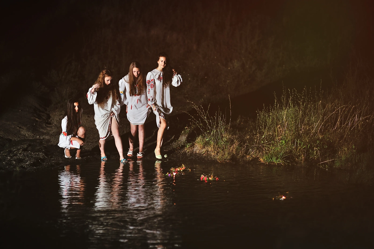 Иван Купала — обрядовые купания до рассвета были главной частью праздника в древности. Фото © Shutterstock / FOTODOM / Evgeniy Kalinovskiy