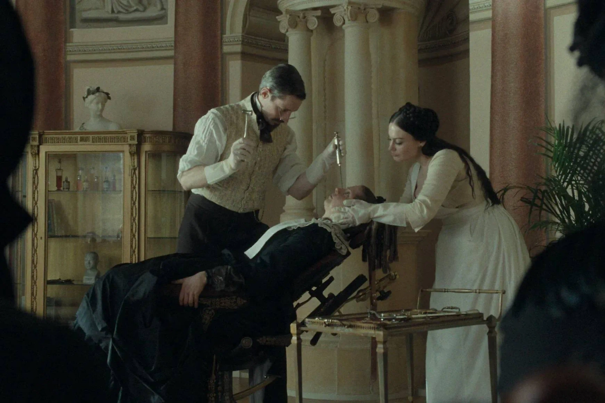 Где снимали фильм «Гадкая сестра» — локации боди-хоррора. Фото © Кадр из фильма «Гадкая сестра», режиссёр Эмили Блихфельдт / Kinopoisk