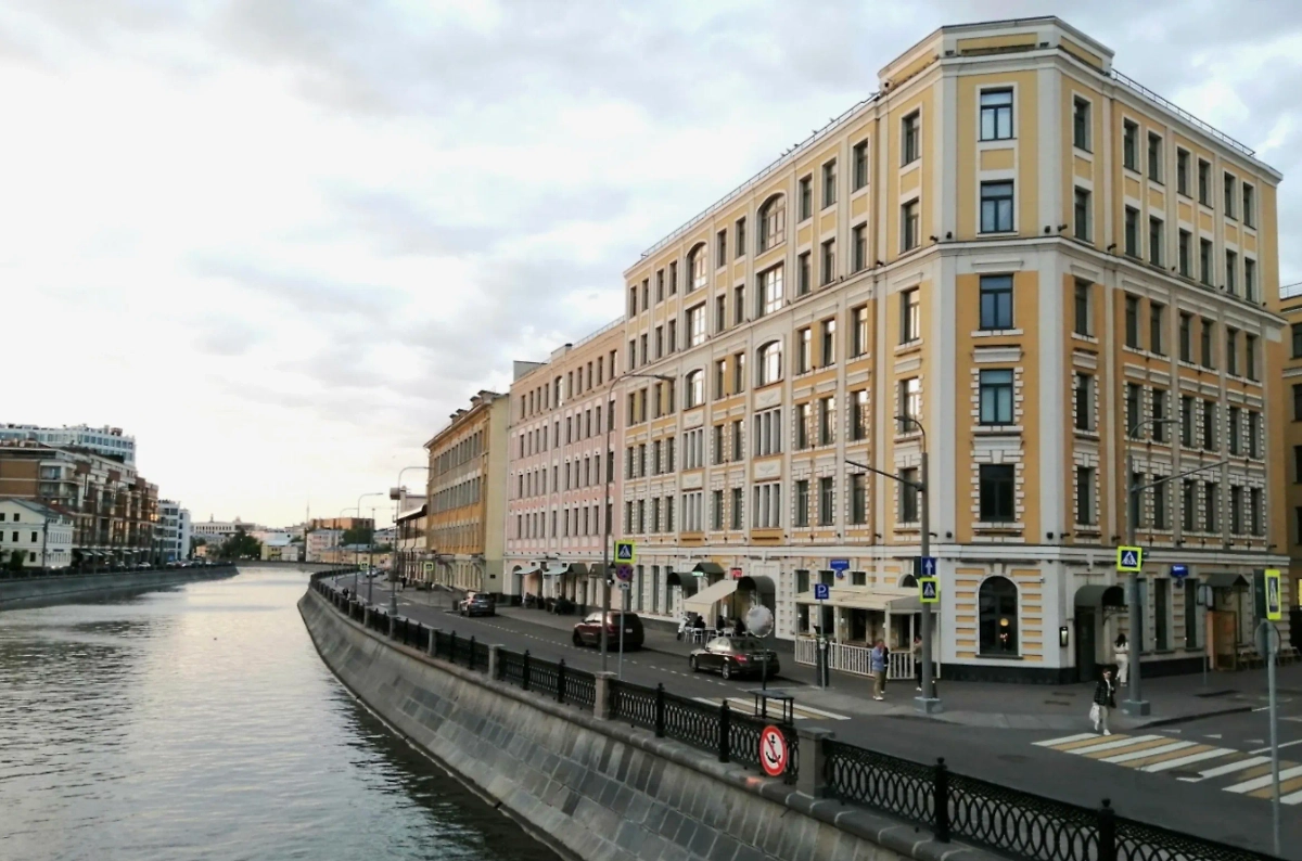 Премиальный неоклассический дом на Садовнической набережной. Фото © 2Gis