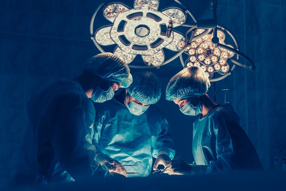 Операция по удлинению ног в 2025 году: цены, риски и последствия процедуры. Фото © Shutterstock / FOTODOM / Satyrenko