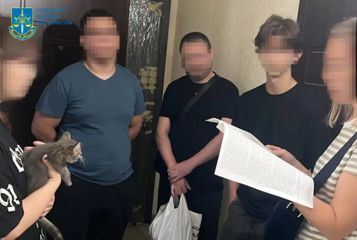 Студенты Житомира подделали приложения и продавали фальшивые документы. Фото © Черкасская областная прокуратора