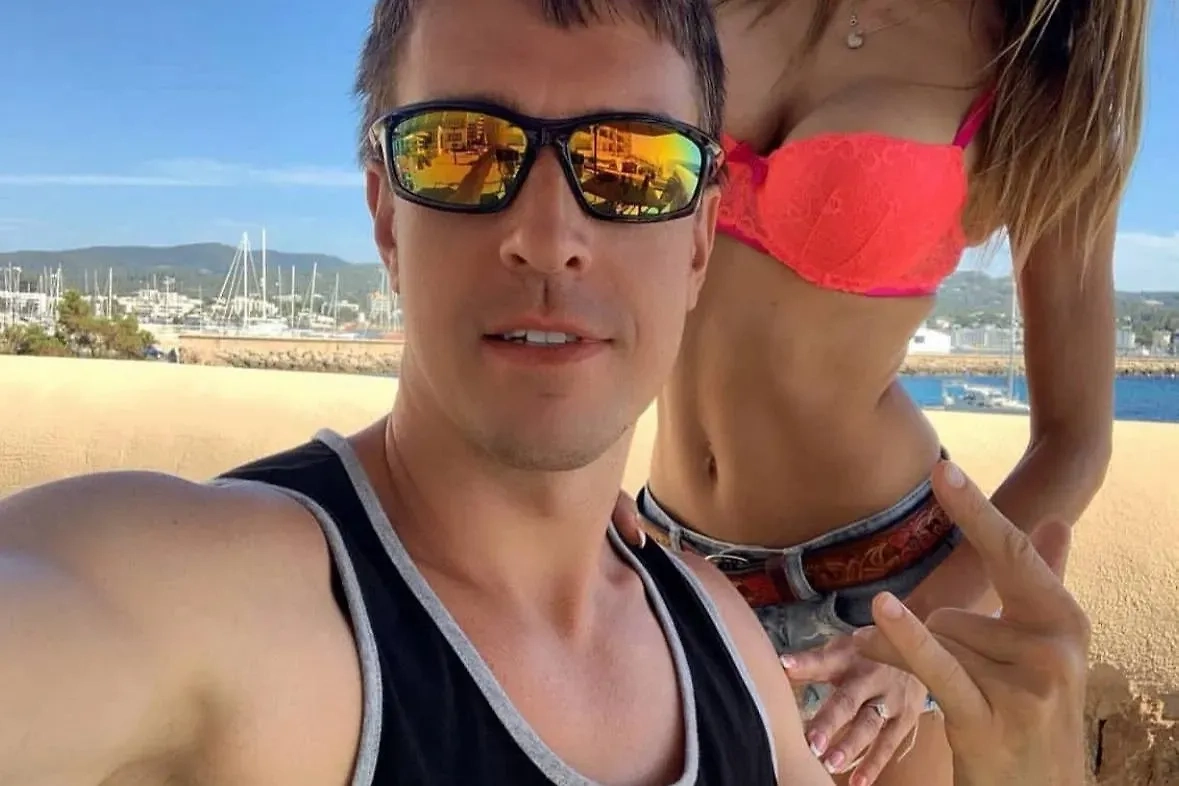 Секс-флешмоб в Москве в 2025 году: Алекс Лесли сильно просчитался, но так и не понял, в чём и где. Фото © Instagram (признан экстремистской организацией и запрещён на территории Российской Федерации) / alexlesley11 