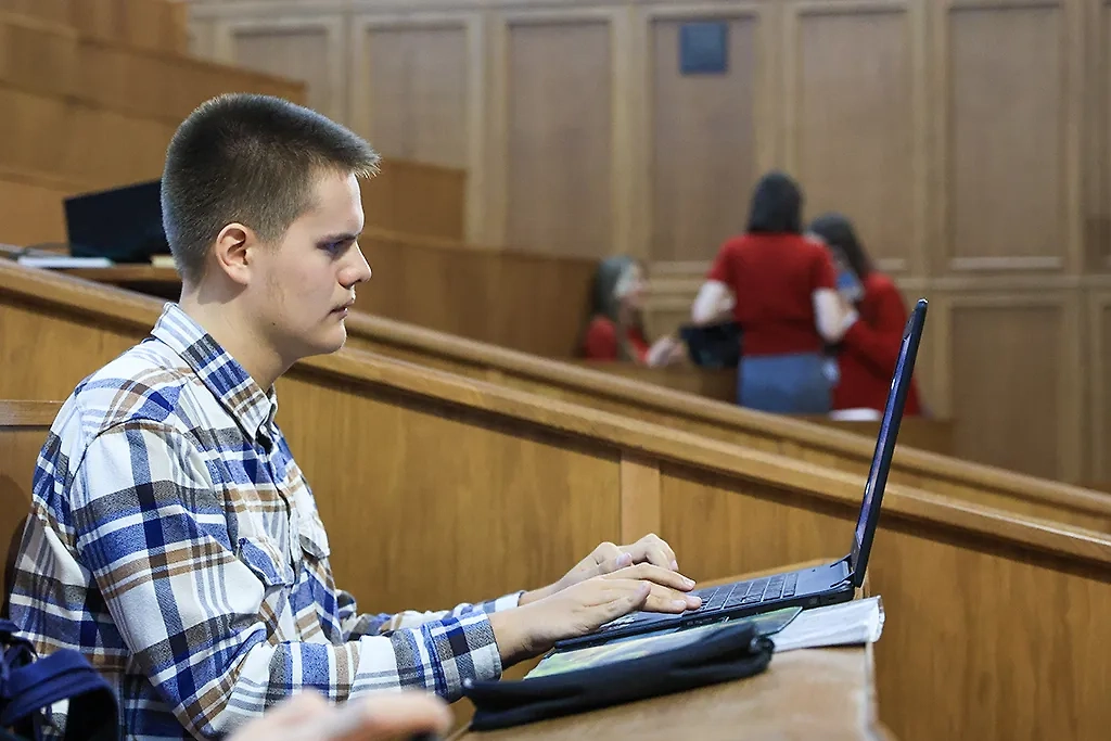 Многие вузы принимают абитуриентов с невысокими баллами. Фото © ТАСС / Наталья Шатохина