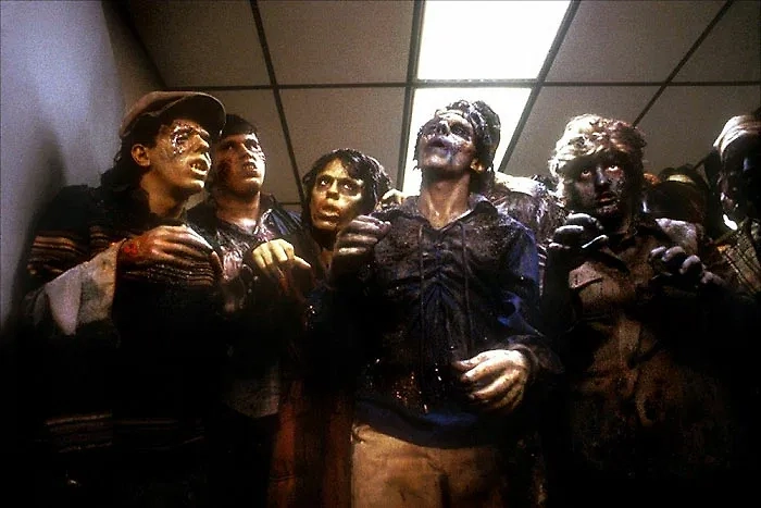 «День мертвецов» стал уже классикой жанра зомби-хорроров. Фото © Кадр из фильма «День мертвецов», режиссёр Джордж А. Ромеро, сценарист Джордж А. Ромеро / Kinopoisk