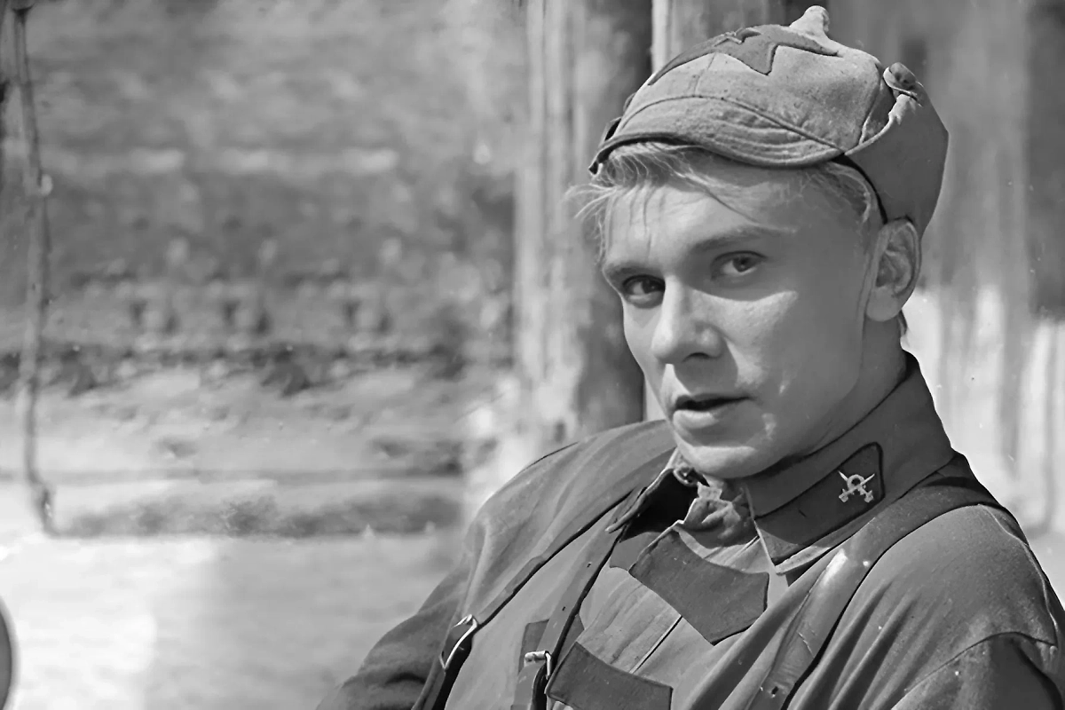 Звёзды советского кино, которых погубила алкогольная зависимость. Фото © «Офицеры» (1971), режиссёр Владимир Роговой, сценаристы Кирилл Рапопорт, Борис Васильев / Kinopoisk 