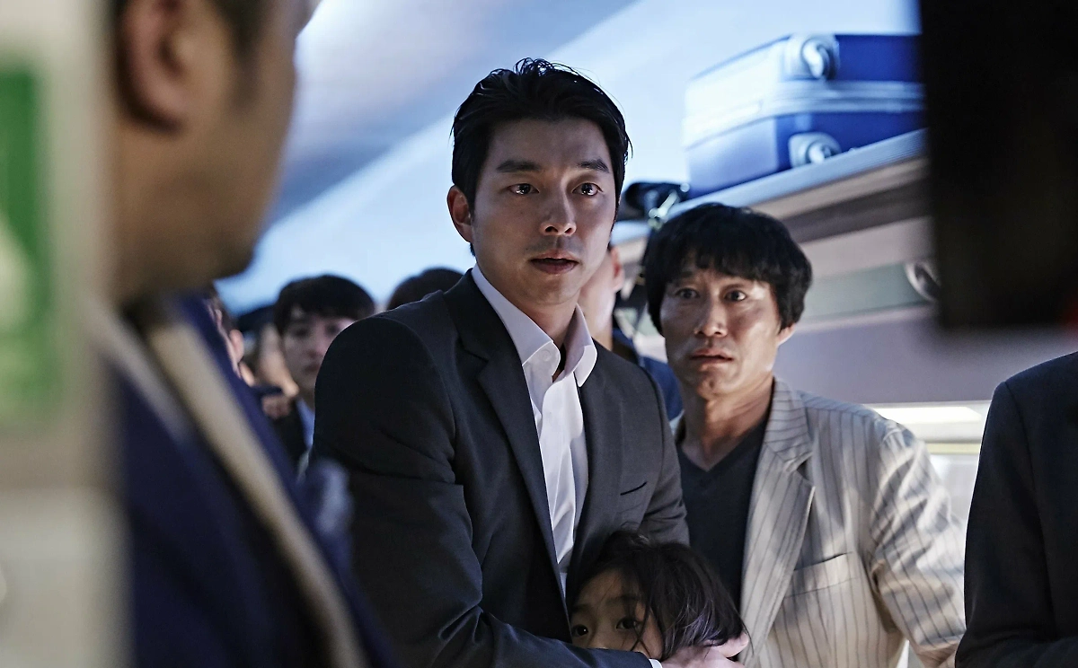 «Поезд в Пусан» — один из самых эмоциональных фильмов о зомби. Фото © Кадр из фильма «Поезд в Пусан», режиссёр Ён Сан Хо, сценаристы Пак Чу Сок, Ён Сан Хо / Kinopoisk