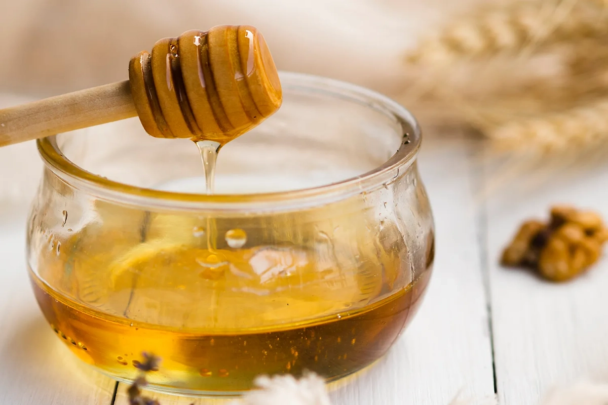 Простые тесты для определения качества мёда. Фото © Freepik