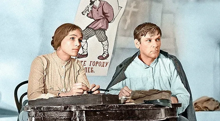 Классика СССР: кинорейтинг самых популярных сериалов той эпохи. Фото © Кадр из фильма «Тени исчезают в полдень», режиссёр Владимир Краснопольский, Валерий Усков, сценарист Арнольд Витоль, Анатолий Иванов / Kinopoisk