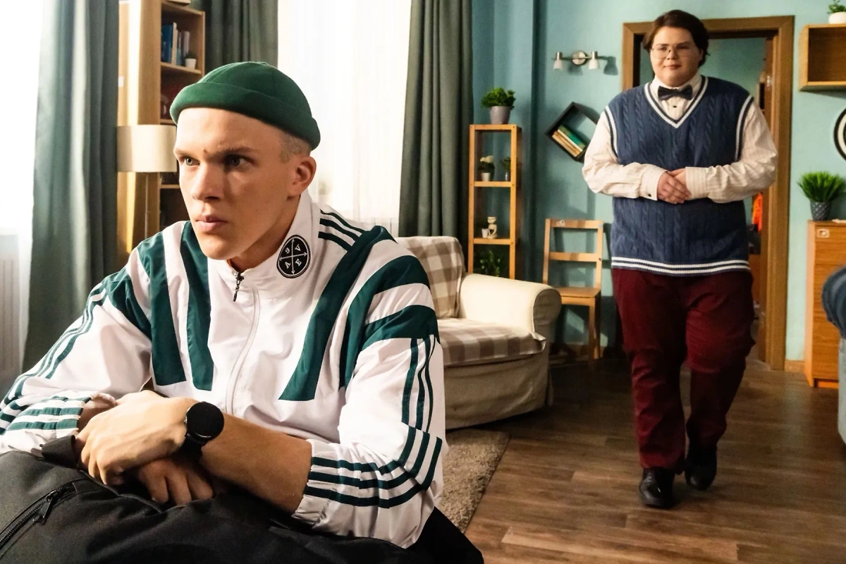 Когда выйдет второй сезон сериала «Универ. Молодые» в 2025 году. Фото © «Универ. Молодые» (сериал, 2025), режиссёр Михаил Шулаев / Kinopoisk