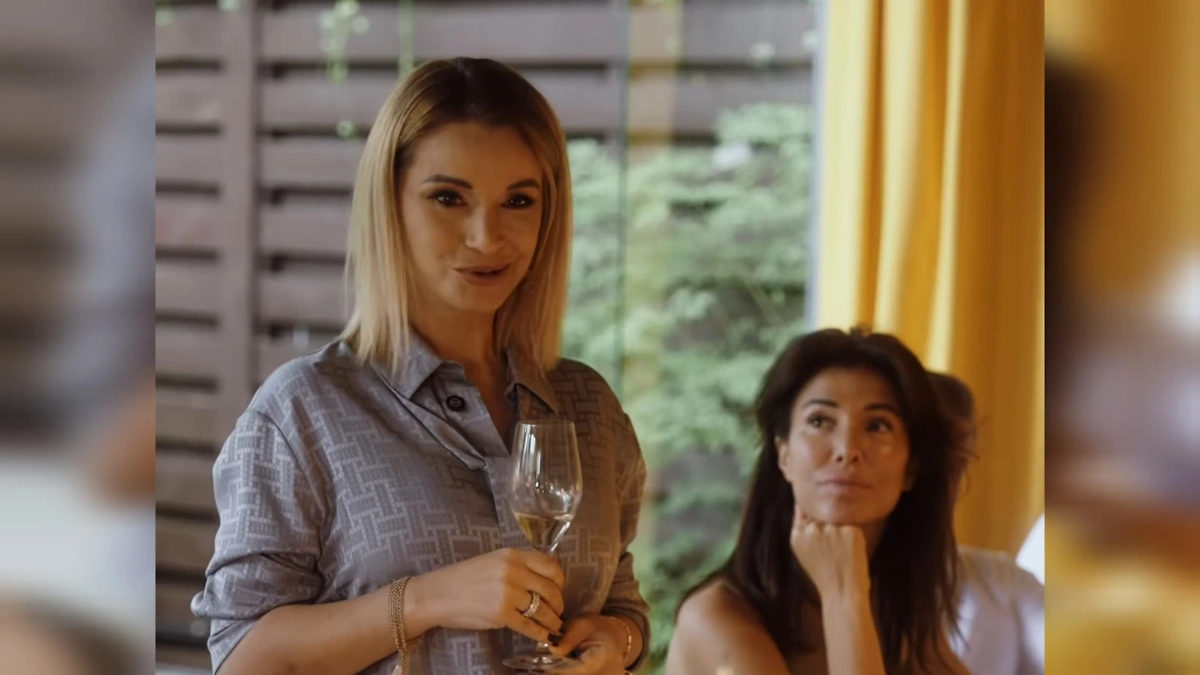 Ольга Орлова расплакалась на свадьбе лучшей подруги, Ксении Бородиной. Фото © Instagram (признан экстремистской организацией и запрещён на территории Российской Федерации) / borodylia