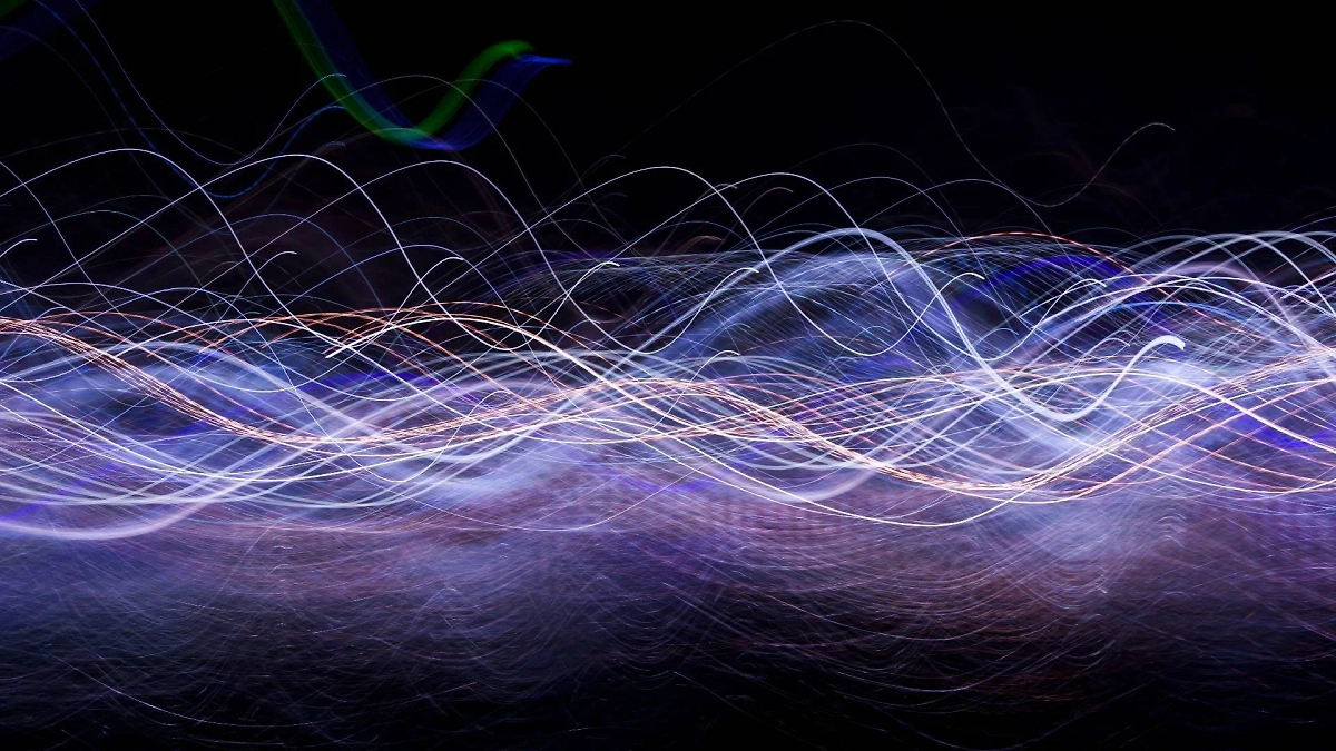 «Радиостанция Судного дня» продолжает жужжание на частоте 4625 кГц. Мы можем даже проанализировать сам сигнал на спектральном анализаторе. Фото © Freepik