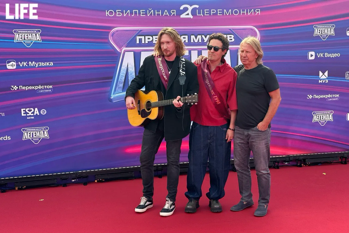 Виктор Дробыш с Певцом Ivan  и актёром Стасом Ярушиным. Фото © Life.ru