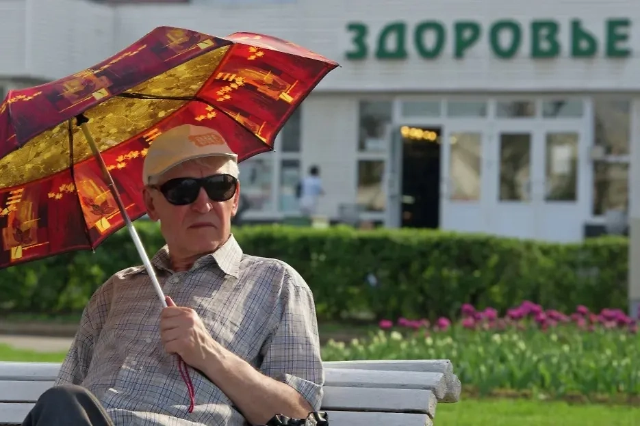 В жару лучше не выходить на улицу в середине дня. Фото © РИА Новости / Максим Блинов