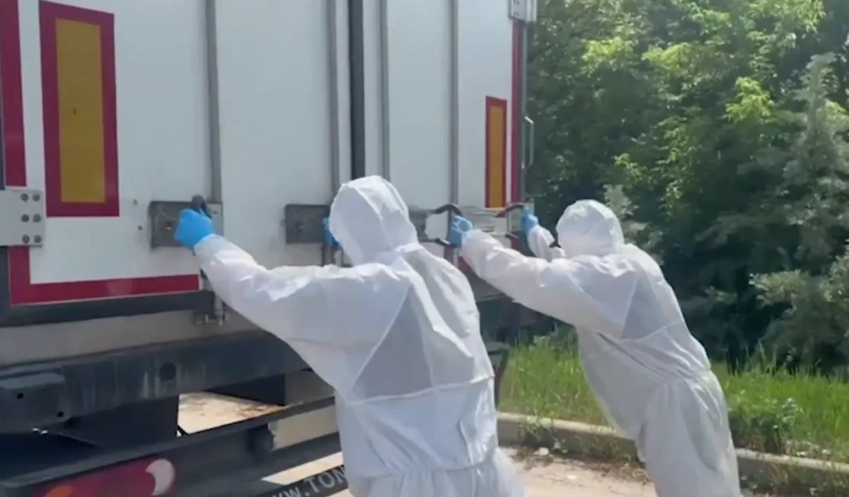 Представители России выполнили договорённости, но Киев до сих пор не забрал тела своих. Фото © Telegram / Минобороны России