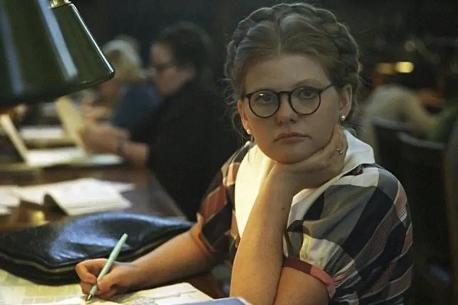 «Москва слезам не верит» — культовый советский фильм. Его тоже надо запретить. Фото © Фильм «Москва слезам не верит», режиссёр Владимир Меньшов, сценарист Валентин Черных / Kinopoisk