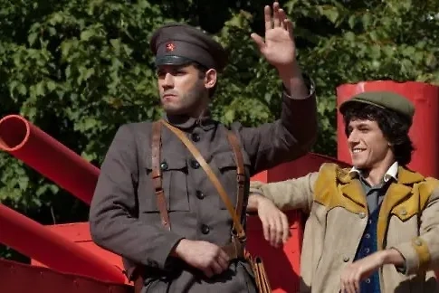 Дети девяностых заплачут от визуальной составляющей фильма Митты «Шагал — Малевич». Фото © Фильм «Шагал-Малевич», режиссёр/сценарист Александр Митта / Kinopoisk