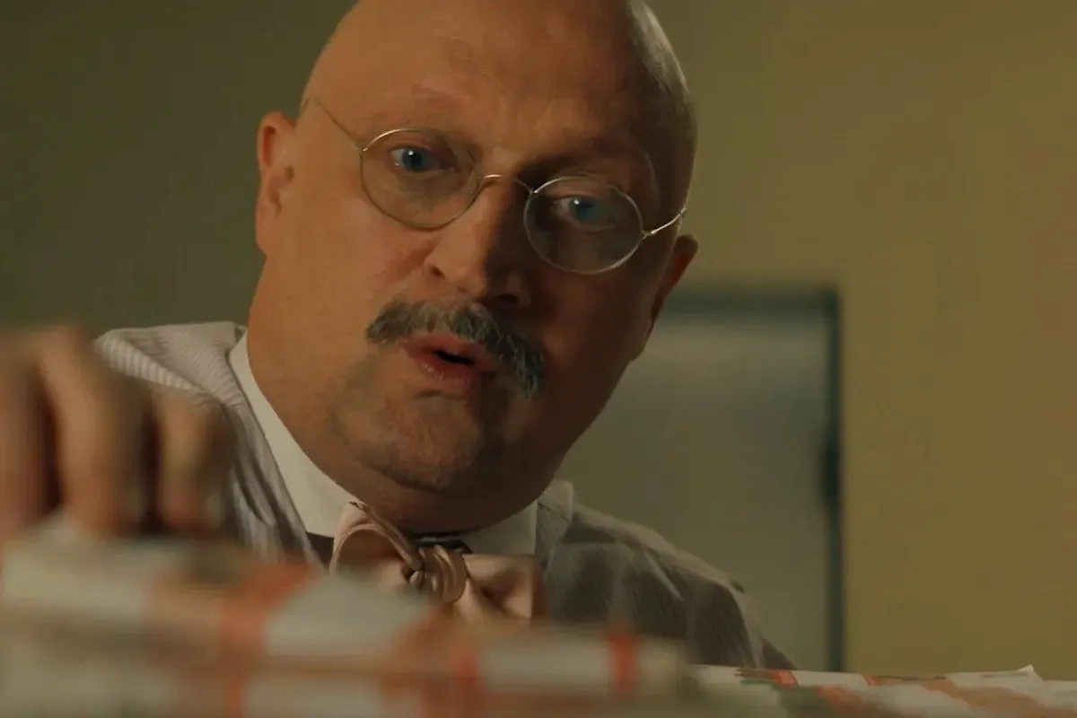 Гоша Куценко поправился из-за роли. Фото © Фильм «Чужие деньги», режиссёр Игорь Твердохлебов, сценаристы Сергей и Дмитрий Минаевы / Kinopoisk 