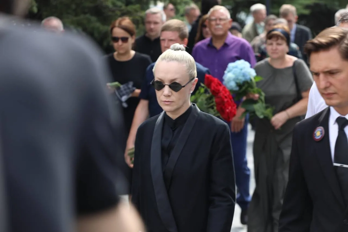 Дочь Юрия Мороза актриса Дарья Мороз приехала проститься с отцом. Фото © Life.ru