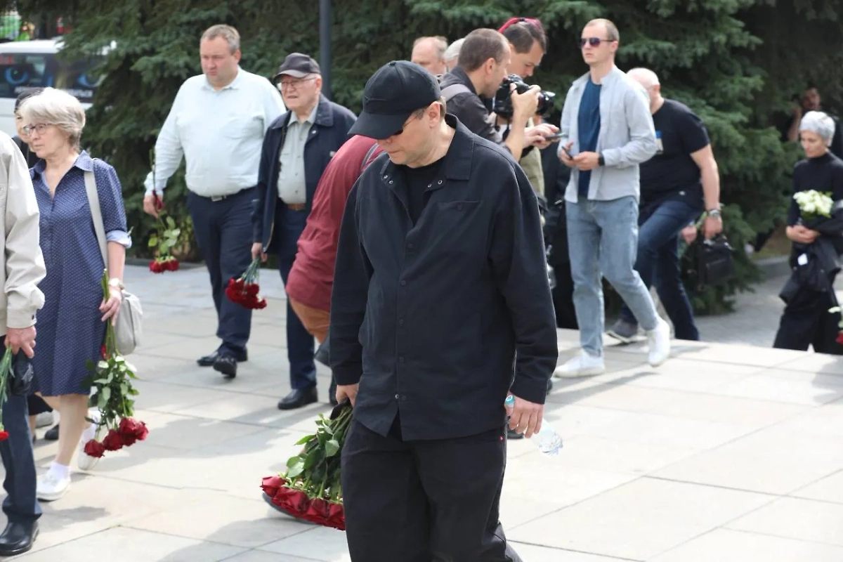 Актёр Анатолий Кот приехал проститься с режиссёром Юрием Морозом. Фото © Life.ru