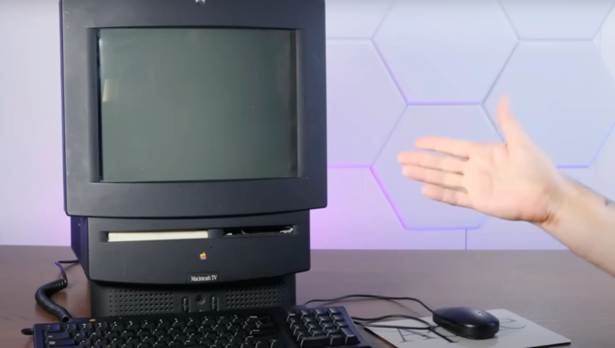 Создать химеру из компьютера и «телика» — звучит как отличная идея. На практике она оказалась нежизнеспособной. Фото © Youtube / Action Retro