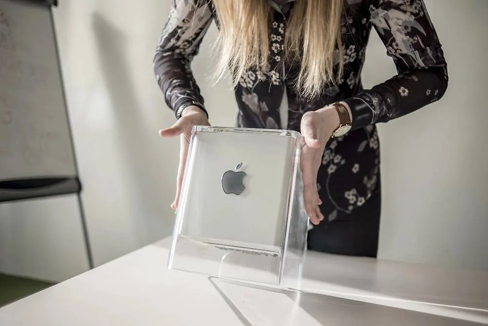 Старый добрый Power Mac G4 Cube... Он был провальным ещё на этапе концепта. Но в те годы никто не знал базовых вещей, даже производители компьютеров. Фото © ТАСС / ZUMA / Oleksandr Rupeta