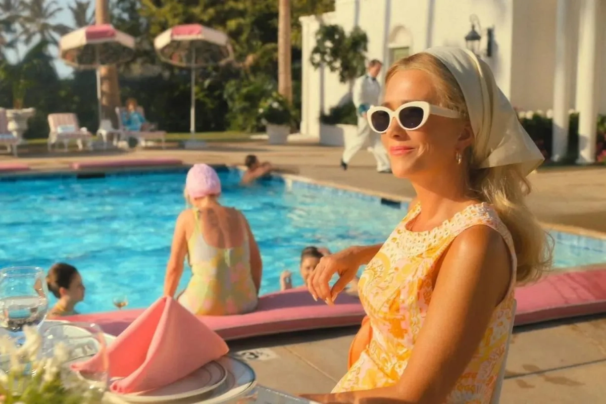 Фото © Кадр из сериала «Палм-Рояль», режиссёр Абе Сильвия, Тейт Тейлор, Стефани Лэйн и др., сценаристы Logan Faust, Джульетт МакДэниэл, Абе Сильви и др. / Kino-teatr.ru