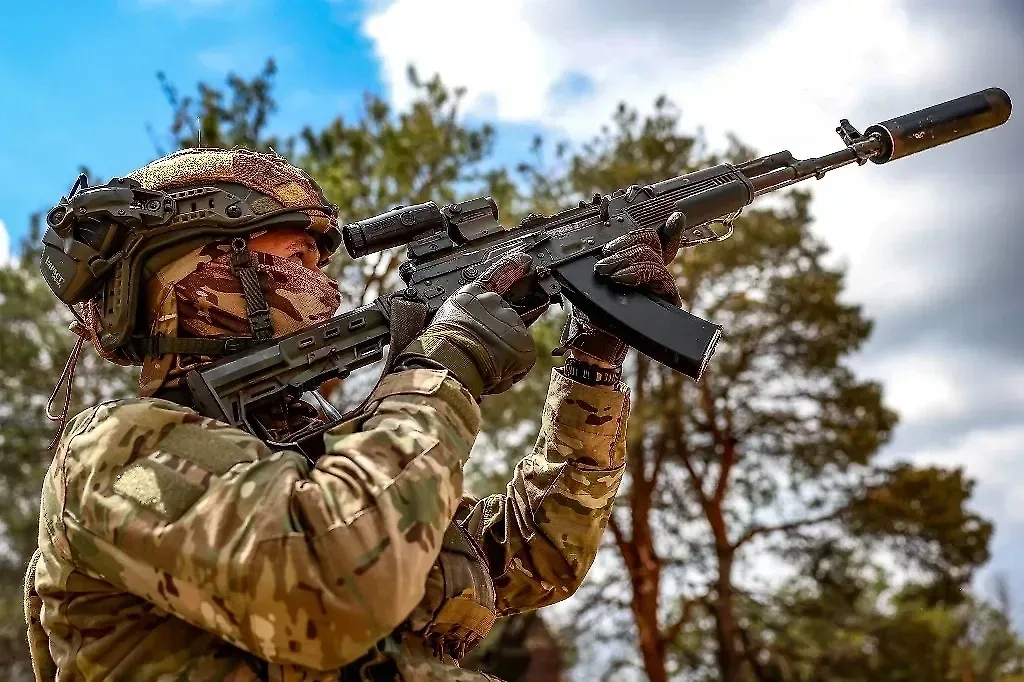 Военнослужащим по призыву и контракту в 2025 году могут быть повышены выплаты. Фото © ТАСС / Алексей Коновалов