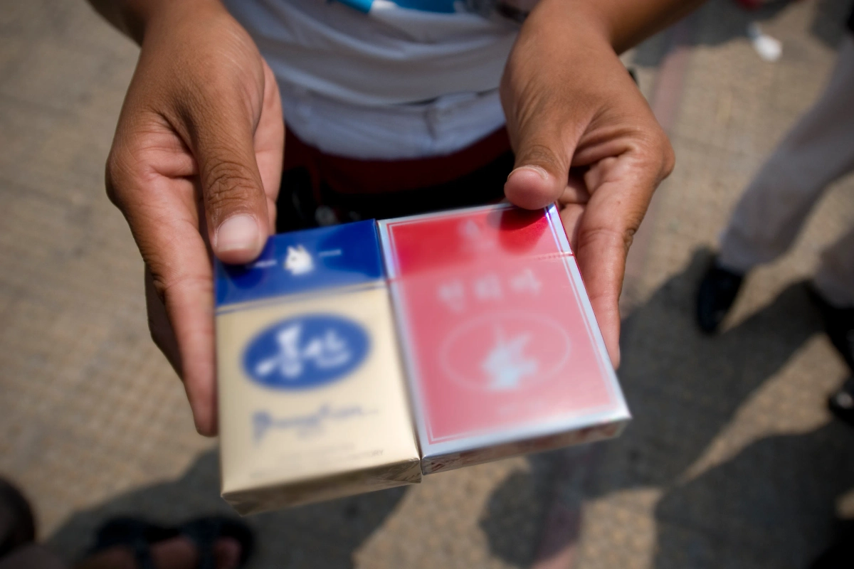 КНДР, возможно, будет поставлять сигареты. Фото © Getty Images / Thomas Dooley