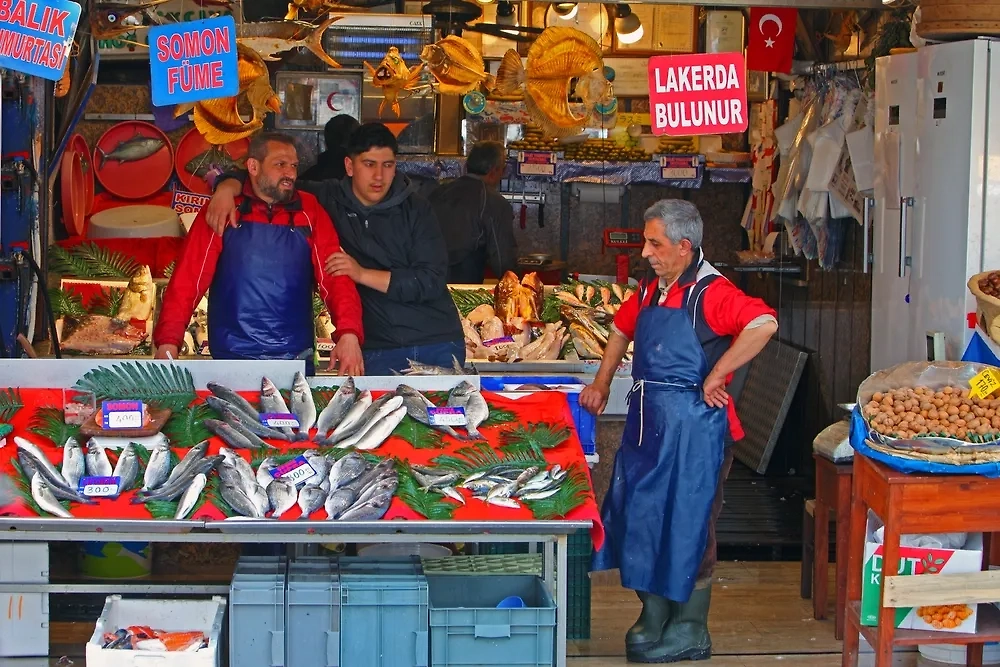 В рыбных отделах и магазинах можно попросить разделать и почистить рыбу. Фото © Shutterstock / FOTODOM / dancar