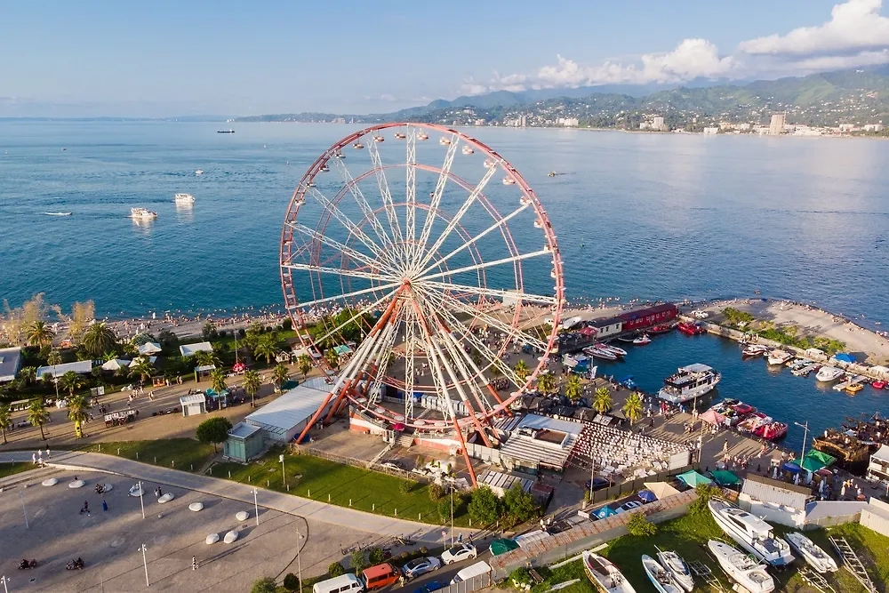 В Грузии можно отдохнуть как на пляже, так и в горах. Фото © Shutterstock / FOTODOM / Yury Nikolaev