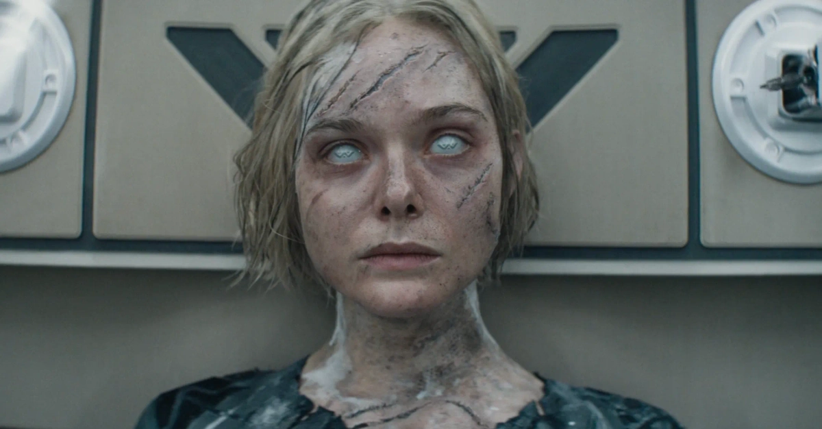 Фото © Кадр из трейлера «Хищник: Планета смерти», режиссёр Дэн Трахтенберг, сценарист Патрик Эйсон и др./ Kinopoisk