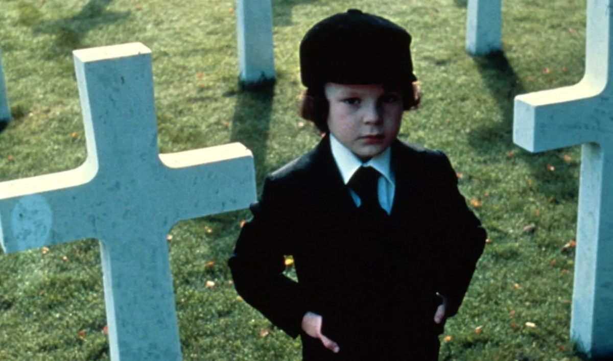 Проклятые фильмы ужасов, где актёры умирали во время съёмок. Фото © Кадр из фильма «Омен», режиссёр Ричард Доннер, сценарист Дэвид Зельцер, Харви Бернхард / Kinopoisk