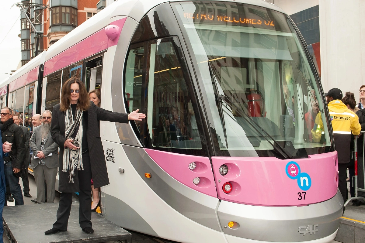 Трамвай имени Оззи Осборна в Бирмингеме. Фото © Getty Images / Richard Stonehouse / Stringer