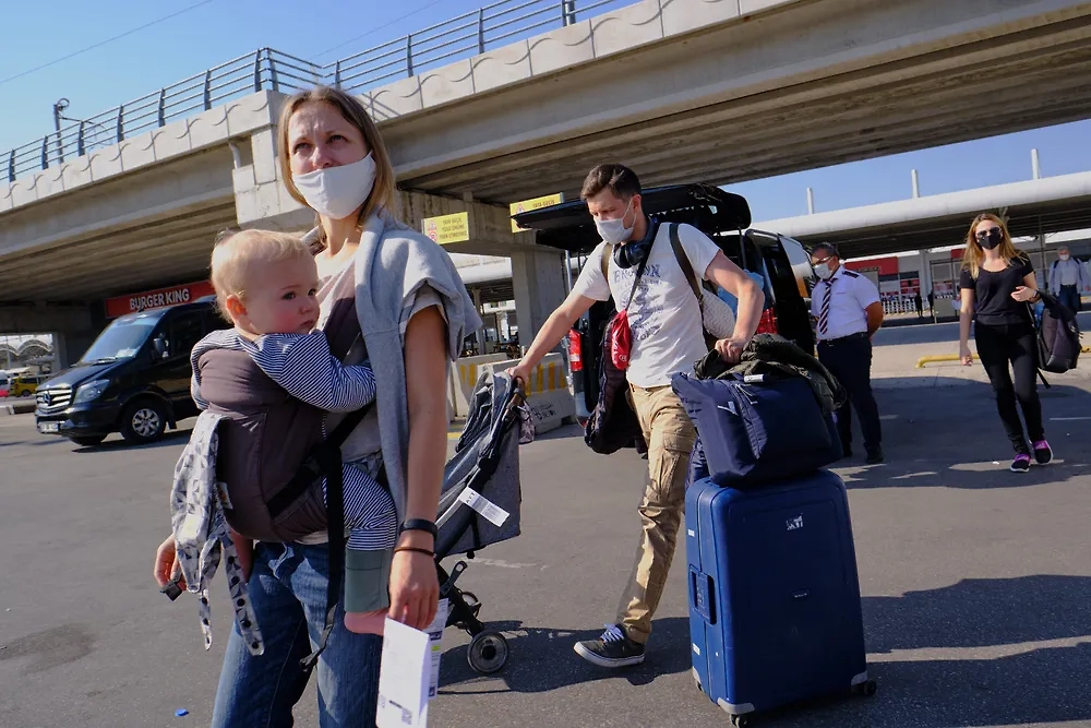 Покупать чемодан летом — это невыгодно. Покупать чемодан осенью — это мудро. Фото © Shutterstock / FOTODOM / Akimov Igor