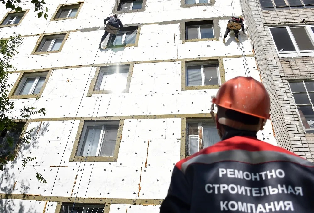 В программу капремонта включаются разные виды работ. Фото © РИА «Новости» / Максим Богодвид