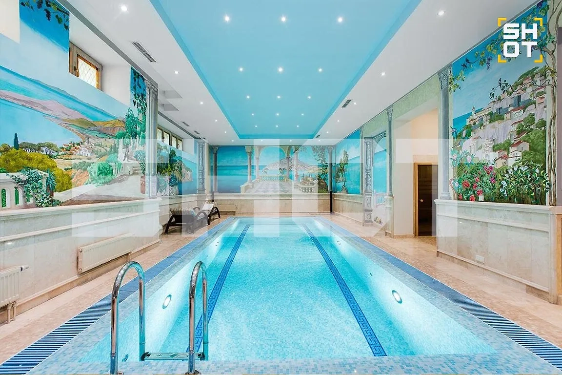 Роскошный особняк Гейдара Алиева в элитном коттеджном посёлке в Подмосковье. Фото © Telegram / SHOT