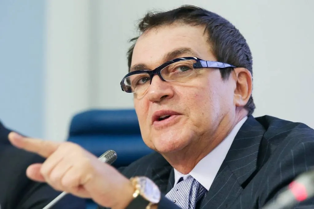 Как Дмитрий Дибров воспринял новости о фактической измене жены? Как чувствует себя Полина? Фото © ТАСС / Владимир Гердо