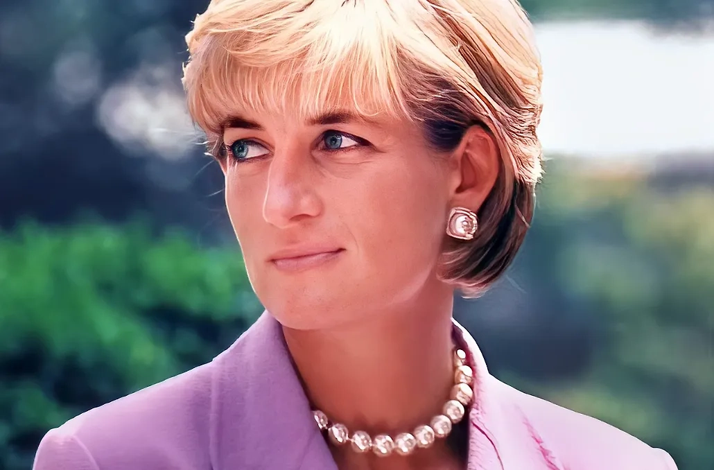 Принцесса Диана чем-то похожа на Виктора Цоя. Она не умерла, просто пошла в бар за стаканчиком персикового беллини. Фото © Wikipedia / John Mathew Smith & www.celebrity-photos.com