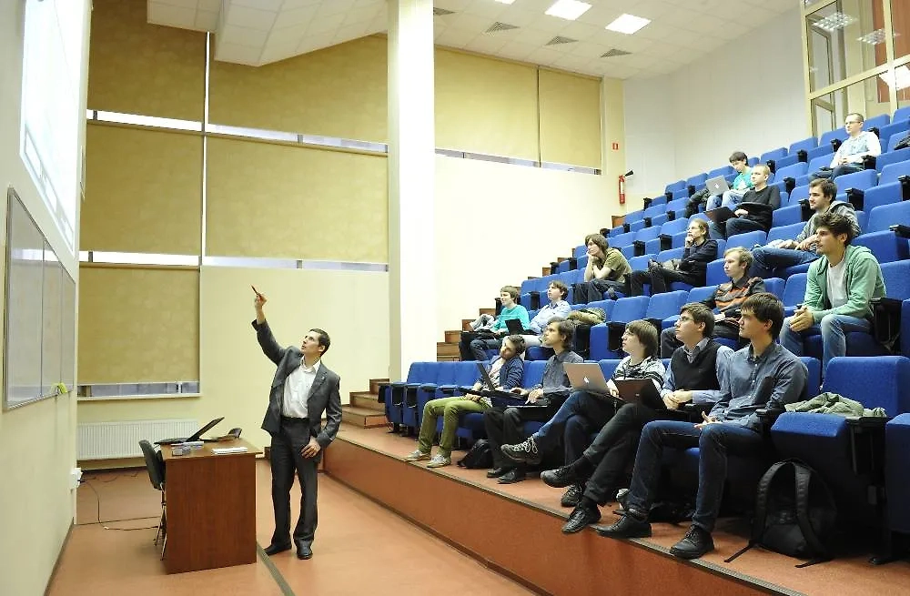 Дистанционка vs очное: плюсы и минусы региональных программ. Фото © ТАСС / Белинский 